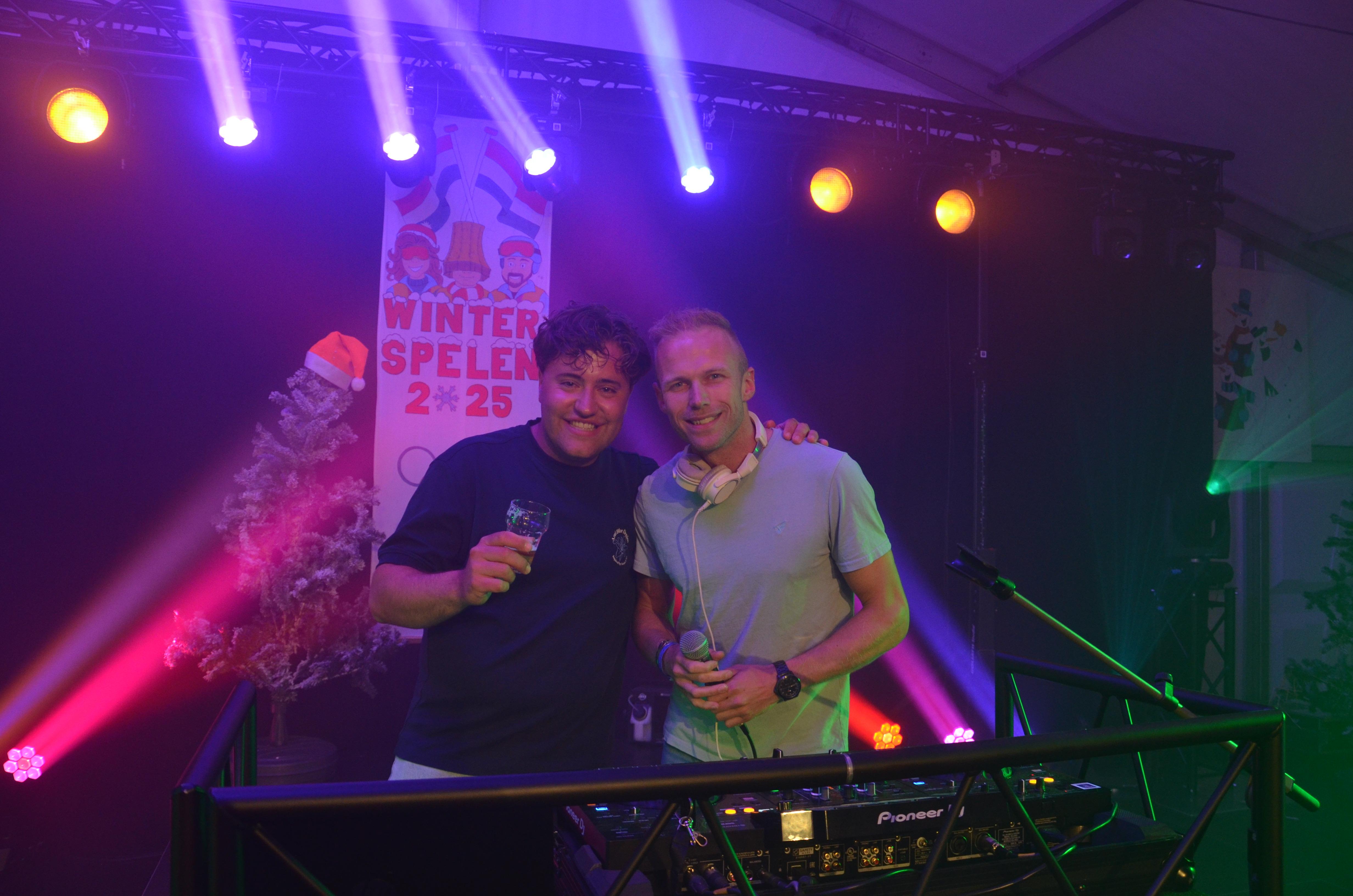 Mudde Sound Entertainment team achter Pioneer DJ set